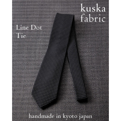 
            ＜手織りネクタイ＞ブラック ラインドットタイ kuskafabric 丹後の絹織物＜高島屋選定品＞【1615604】
          