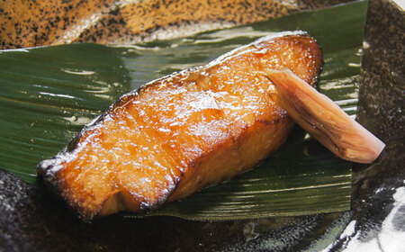 銀鱈の西京焼き2切れと醤油漬け焼き2切れのセット