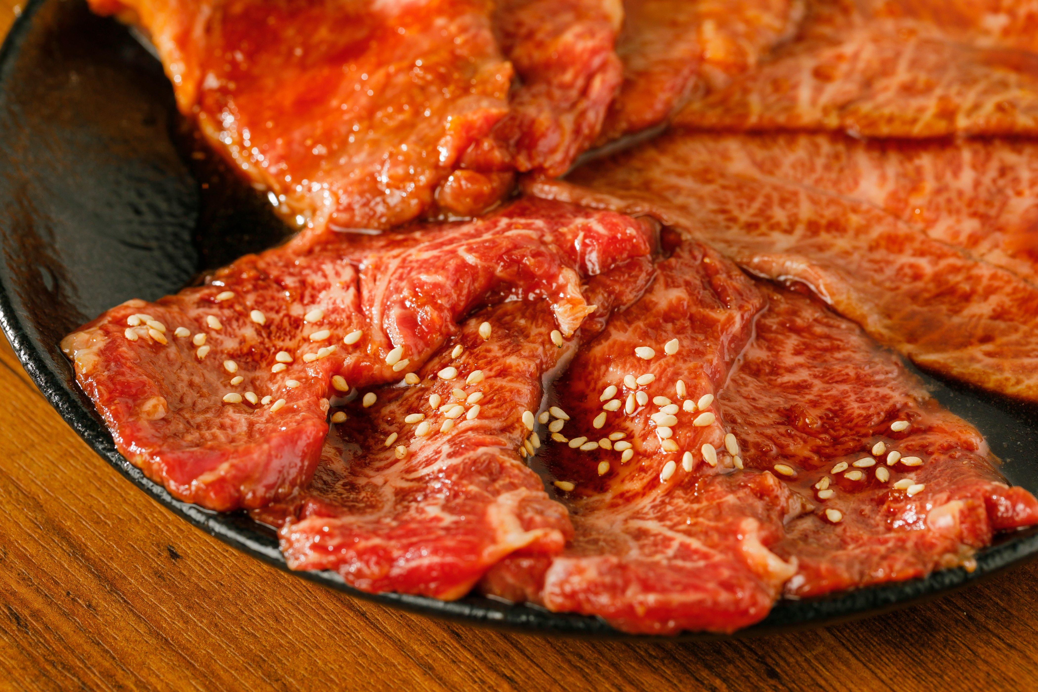 焼肉・塩ホルモン三ちゃん　雪降り和牛尾花沢の部位別食べ比べ贅沢盛り食事券(２名様相当分)(00015E)