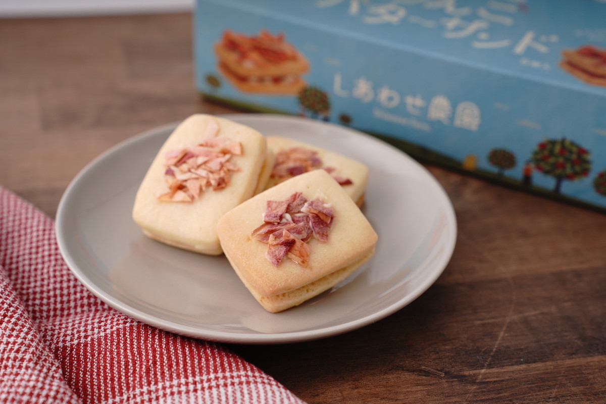 りんご バターサンド バターサンドクッキー 1箱 （6個入） 個包装 中まで赤～いりんご 林檎バターサンドクッキー 焼き菓子 青森県 五所川原