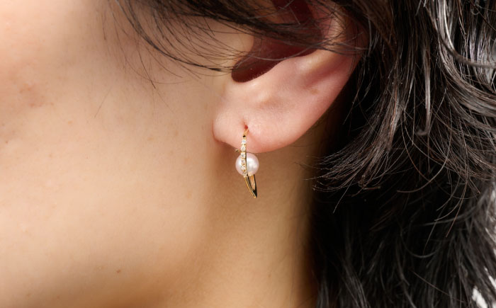 【鑑定書付き】煌めくライン5.0mm アコヤ真珠ピアス（ケース付き） / 佐賀県 / 株式会社美穂野 [41AAAA021]