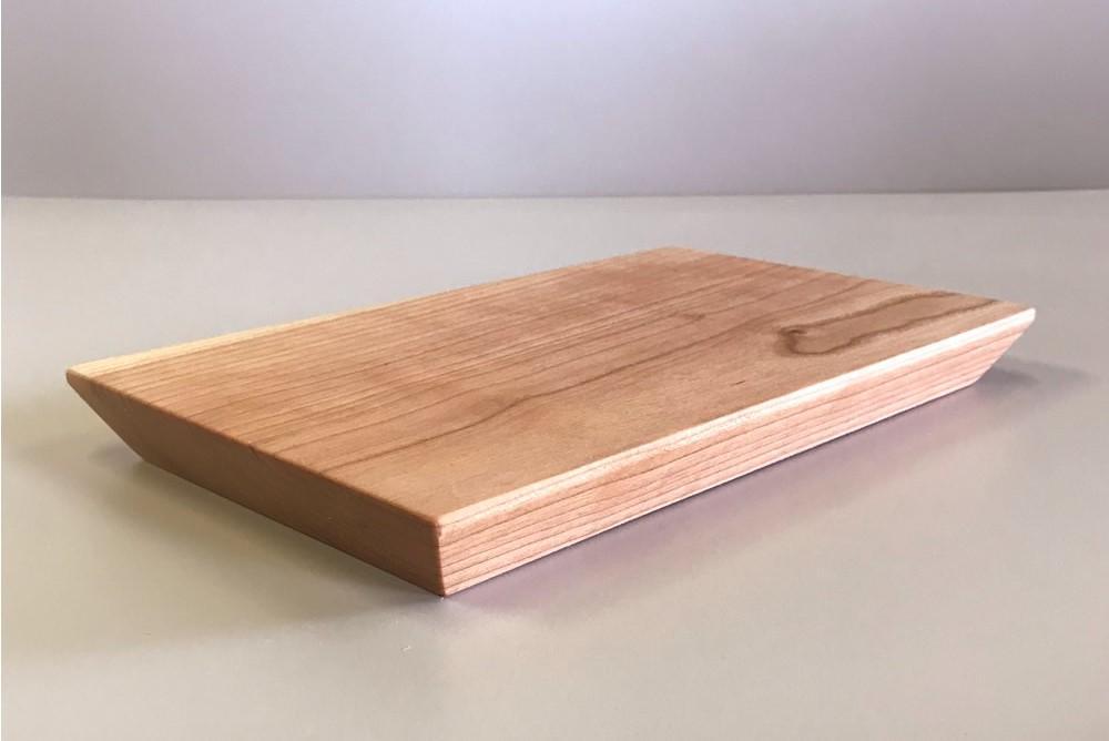 【ブラックチェリー材一枚板のカッティングボード・まな板　25ｃｍ】キッチン用品 台所 新築 引っ越し プレゼント 贈り物 母の日 父の日 誕生日 MUKU屋 MUFactory