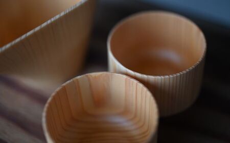 五合枡に入った酒器セット（ヒノキ） 工芸品 