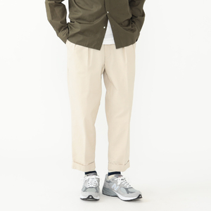 BEAMS PLUS 2プリーツ ツイル パンツ　CEMENT　M