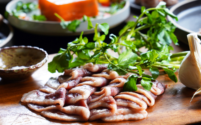 テレビ番組で紹介されました！島根県産野草ミネラル熟成鴨の焼肉セット（3?4人前）【美味しい食べ方レシピ付き】 鴨鍋 鴨肉 焼肉 しゃぶしゃぶ 島根県雲南市/鴨専門店カナール [AIDC001]