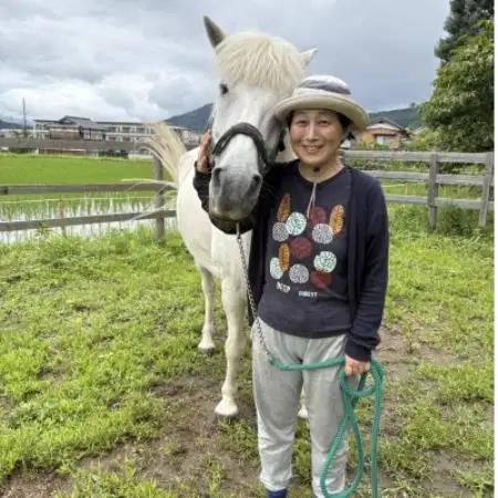 馬の暮らし体験(ホースセラピー)馬と触れあい乗ってみる 2時間コース 1名様【京都府与謝野町】【1758579】