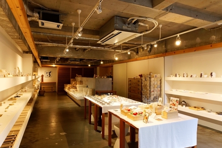 【谷中・箱義桐箱店】桐はがき[2枚]の塗り絵体験チケット（1名様分／60分）