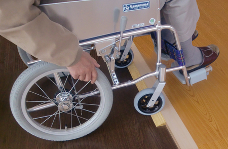 No.289 痛くないぞ4L 2本セット EC575S2 / 段差 転びにくい スロープ 柔らかい 発泡材 衝撃をやわらげる ケガから守る 木目柄 廊下 フローリング 千葉県