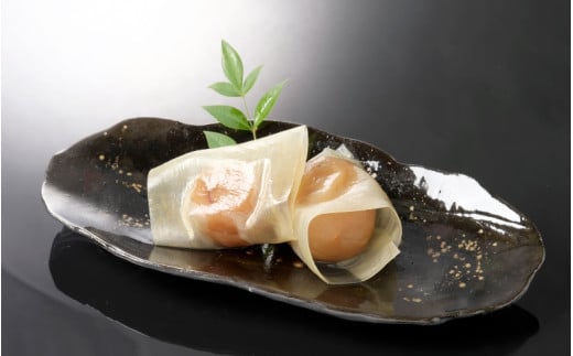 高級 紀州南高梅 こんぶ巻梅 250g（6粒から8粒 木箱入り） はちみつ入り 塩分約8％ / 梅干し 梅 南高梅 梅干 和歌山 田辺市 うめ 肉厚 お米 おにぎり 昆布 コンブ 健康 贈り物にも 【