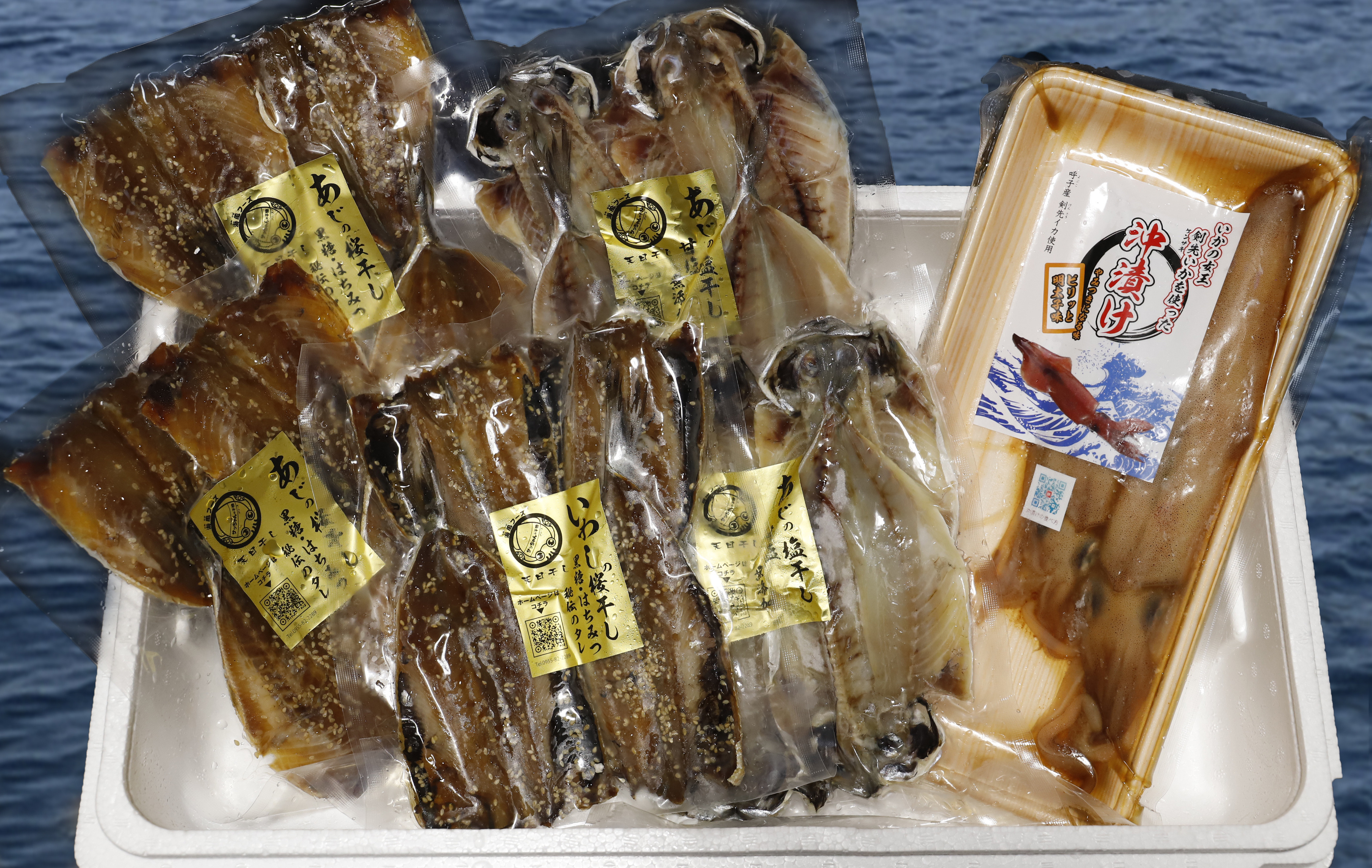 玄界灘で獲れたイカや魚を新鮮なうちに加工して７～８月頃にお届けします