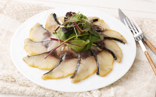 鰆の生ハム ×3パック（1パックあたり、約15g × 約4枚入） / 大阪湾 水揚げ 新鮮 鮮度が高い状態で加工 サワラ さわら 桜チップ 冷燻製  燻製 ハム 生ハム