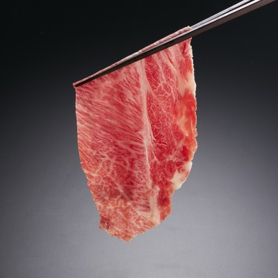 サシと肉質のバランスの取れたお肉で、すき焼き用のお肉では一番の人気部位です。