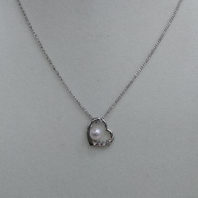 ふるさと納税 鳥羽市 伊勢志摩あこや本真珠ペンダント(ハート) J-100(B)R5.5 |  | 01