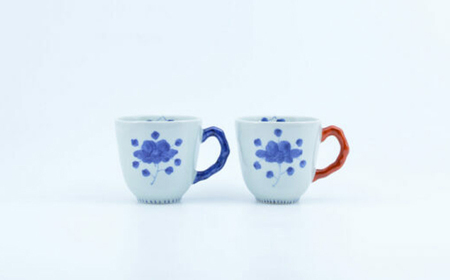 【ロマ佐賀】【有田焼】見込牡丹 マグカップペア / 焼物 コップ マグカップ 焼き物 / 株式会社まるぶん [41APCD012]