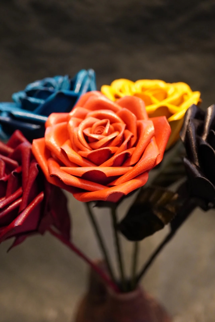 Eterna -Leather Rose- カラー 赤 ／ エリアファースト 国産 革 レザー ローズ バラ 造花 アートフラワー 小物 インテリア 記念日 プレゼント 奈良県 葛城市_イメージ2