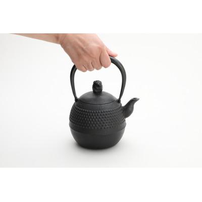 ふるさと納税 奥州市 南部鉄器 鉄瓶 ハリネズミ(中) 1L【村上 怜 作】 IH調理器 伝統工芸品 [Y0125] |  | 01