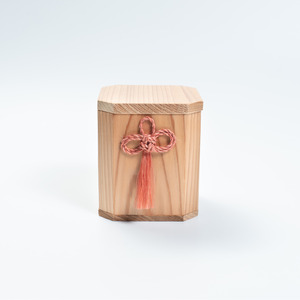 伝統工芸 とくしま 杉 骨箱 茜染 4寸【 杉の 骨壺 】
