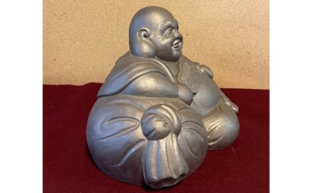 瓦細工師手作り　【座り布袋置物】 置き物 迫力 インテリア 僧侶 七福神 布袋さま 円満 神様 富貴繁栄 焼き物 縁起物 いぶし粘土瓦 