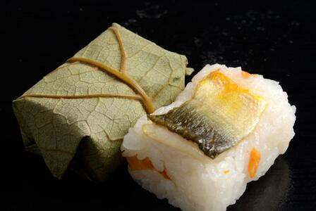 食べてしあわせ「柿よせずし」10個〈川の駅　旬の味　おか多〉