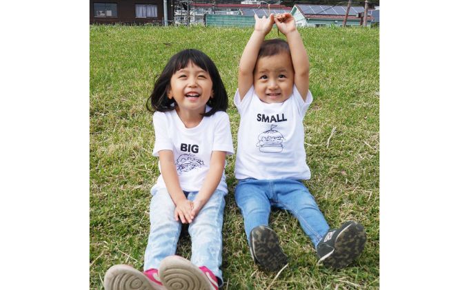 2人兄弟姉妹でおそろい/ハンバーガー SMALL×BIG プリント/ Tシャツ2枚組ギフトセット【出産祝い・誕生日・ギフト・プレゼント】（110cm×120cm）