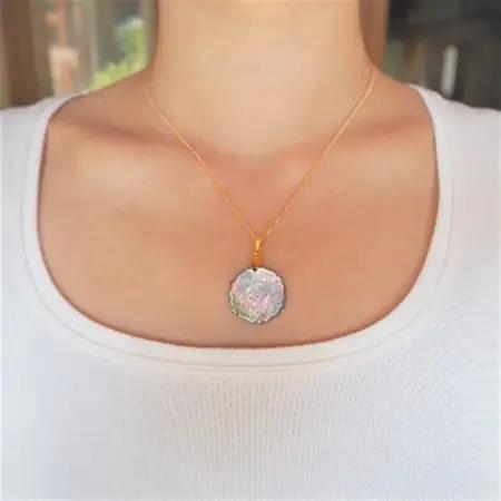 25ミリ!「華」のペンダント　黒蝶貝_装飾品・工芸品 ペンダント・ネックレス アクセサリー _【1261290】