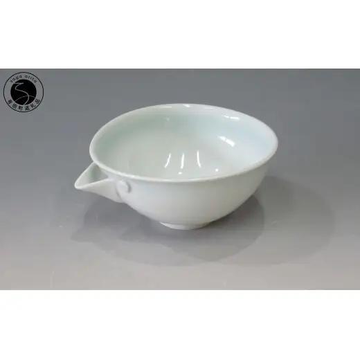 日展会友 照井一玄作 有田焼 白磁 片口 ペンギン【岳窯】食器 器 うつわ 片口 酒器 注器 小鉢 小丼 かわいい 作家 作家もの 照井一玄 ap015