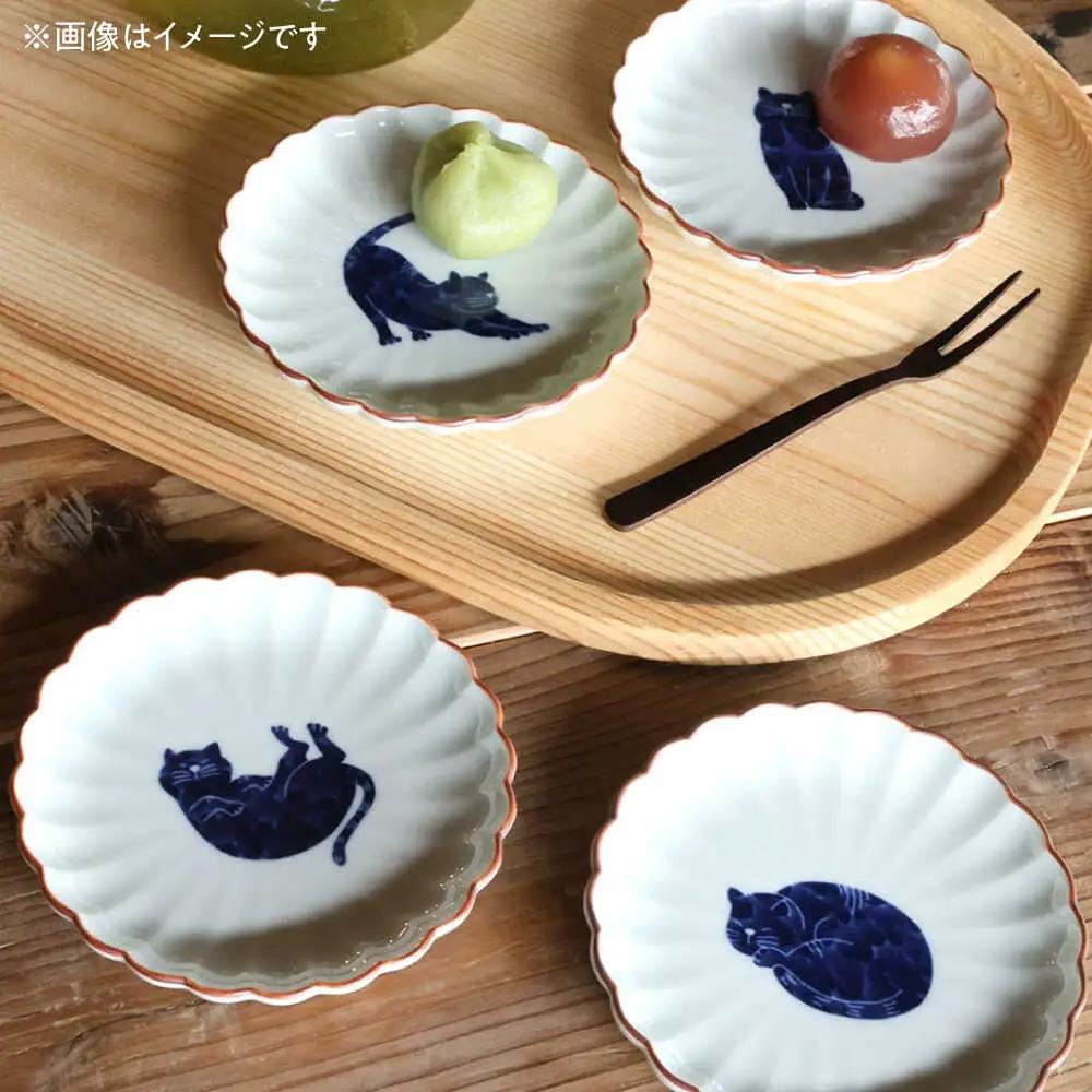 【波佐見焼】呉須猫 小皿 〈我慢〉 3点セット 食器【西海陶器】[OA478]