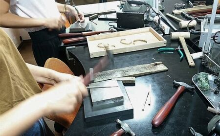 彫金 シルバー 槌目バングル 制作 体験 コース 2名 FABBRICA OSAWA ／ 体験チケット