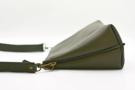 益子の革工房maharoのショルダーポーチ　ワイド（L）オリーブグリーン｜栃木県 益子町 ふるさと納税 ショルダーポーチ ワイド 牛革 手作り（AX110-4）