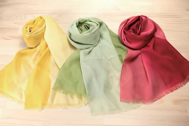 【ふるさと納税】【浜ちりめん】 kinuminaさわやかストール(手染め二色ぼかしタイプ) 滋賀県長浜市/シルクライフジャパン株式会社 [AQBZ014] 浜ちりめん シルク 絹 工芸 絹織物 ストール スカーフ ファッション小物人気 おすすめ