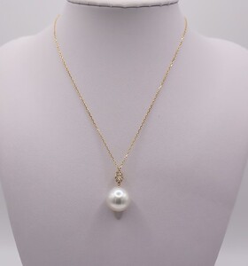 1953 【真珠科学研究所オーロラフェニックス鑑別書付】K18　南洋白蝶真珠13.0㎜　ダイヤモンド0.20ct 　ペンダントネックレス