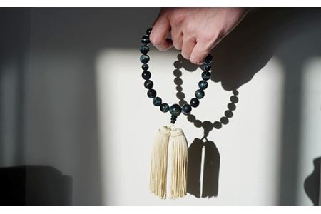 ひいらぎのお念珠【望月（青虎目石×黄白）】