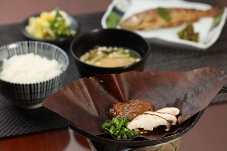 やみつき万能【朴葉味噌】(500g)×1本　料理自慢の宿 女将秘伝の味噌 丸八旅館【53-28】