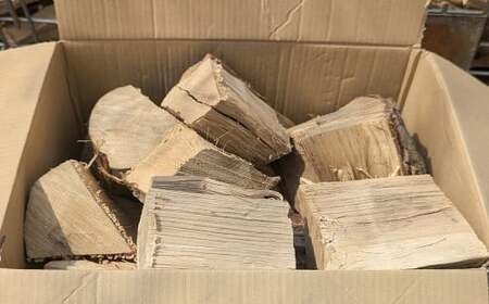 【訳あり】 乾燥薪 約20kg 広葉樹 ／ 薪 まき ナラ 栗 山桜 朴木 自然乾燥 アウトドア キャンプ 薪ストーブ