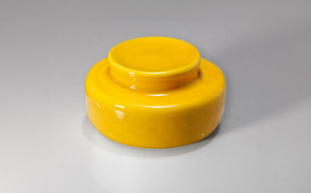 有田焼 白磁器製 一夜漬け器 蓋付 黄釉 重石付き 容量450ml /やきもの工房 成[UDU016] 一夜漬け