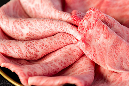 【先行受付 令和6年12月中旬より発送】【和牛セレブ】佐賀牛 すき焼きモモ 300g【肉 ブランド牛 和牛 牛肉 ふるさと納税】(H113113)