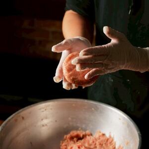 チーズ in 生ハンバーグ 12個×2セット+玉ねぎソース150g×2【配送不可地域：離島】【1673888】