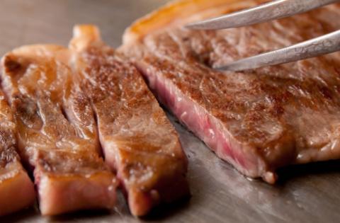 【近江牛 ステーキ用(肩ロース4枚)】肉 牛肉 ステーキ ブランド牛 三大和牛 和牛 黒毛和牛 国産 バーベキュー 贈り物 ギフト プレゼント 冷凍 滋賀県 竜王