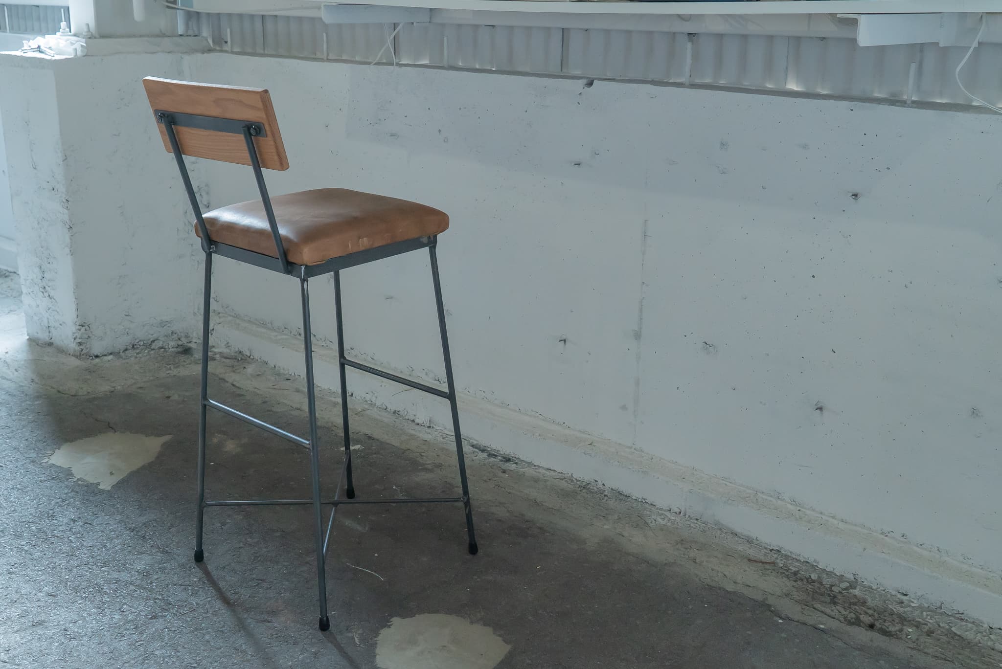 【ふるさと納税】 SK COYNTER CHAIR -本革- チェア 椅子 イス いす 家具 レザー ブラウン アイアン スチール アンティーク レトロ インテリア モダン シンプル スタイリッシュ 鉄製 SIKAKU 岐阜県 大垣市
