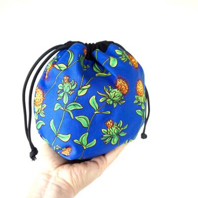 ふるさと納税 桶川市 〜べに花の郷桶川市〜【べに花柄のまんまる巾着】青 |  | 01