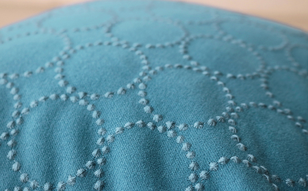 クッション おしゃれ タンバリン ブルー 正方形 約 45 × 45cm ミナペルホネン dop tambourine 生地 刺繍 ソファ 家具 インテリア 秋山木工 秋山木工株式会社 静岡県 藤枝市