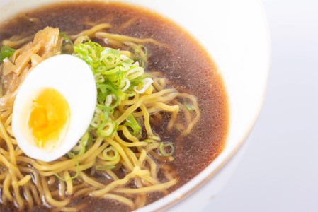 北海道産 小麦 使用 昔ながらの 生 ラーメン 計 3kg (150g×20食)