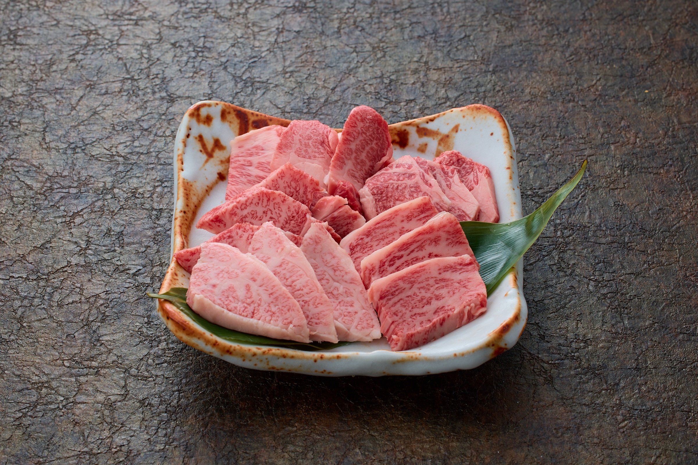 
            鳥取和牛 極上ロース焼肉 800g
          