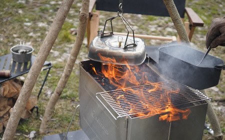 [ベルモント] ファイヤースクエアケトル 1.6L IH対応 焚火対応 キャンプ用品 アウトドア用品 キャンプ用やかん ケトル 防災 防災グッズ 防災用品 【018S011】