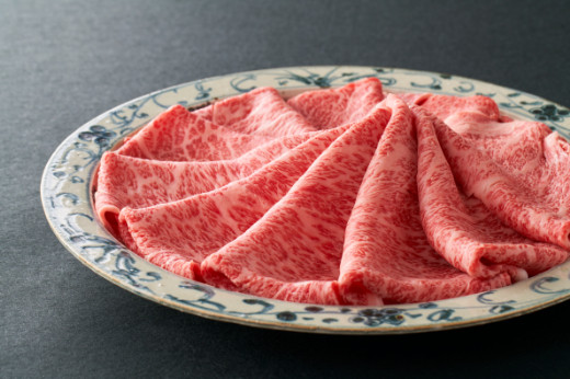 
                  【寛閑観】近江牛『赤身』すき焼きしゃぶしゃぶ用　350g【冷蔵】【FR15W】( 近江牛 ブランド 和牛 牛肉 すきやき すき焼き しゃぶしゃぶ 国産 人気 鍋 滋賀県 近江八幡市 赤身 霜降り 神戸牛 松阪牛 に並ぶ 日本三大和牛 近江牛 ふるさと納税 )
                
