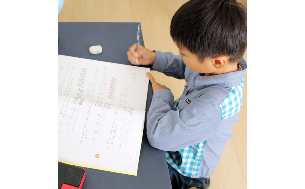 子供用ダンボール家具　学習デスク