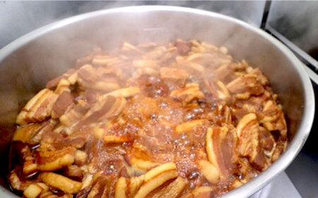 【6回定期便】長崎 角煮まんじゅう 12個 ･ 大とろ 角煮まんじゅう 10個 計22個 大村市 岩崎本舗[ACAH018]