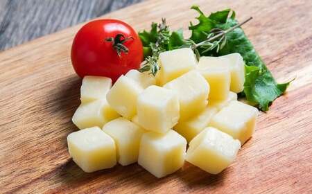 「よつ葉」北海道十勝 おつまみチーズ 2種（各4個セット）【B152】