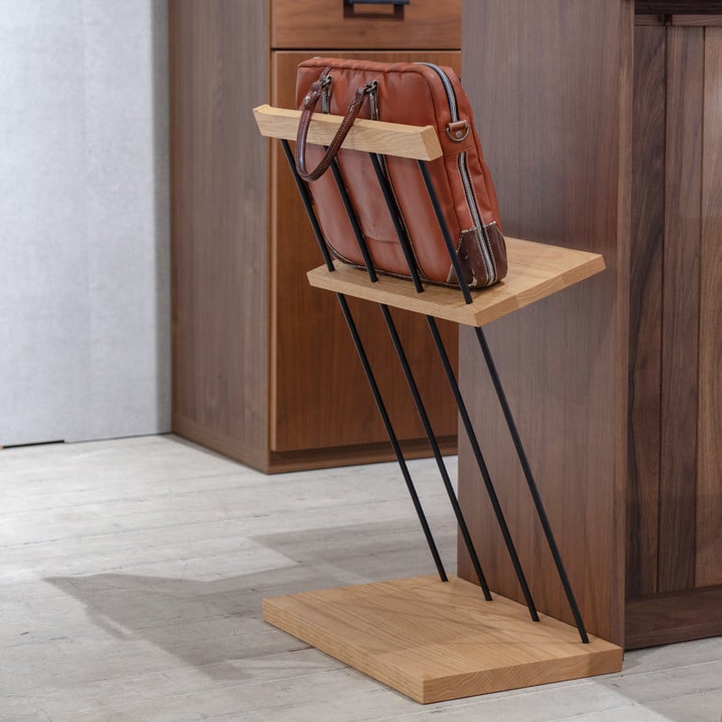 返礼品はバッグラックのみです。ウォールナット材でお届けします。