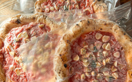 【ナポリピッツァ専門店が作る薪窯焼き 冷凍 ピッツァセット】 マリナーラ × 3枚 合計 約750g / ピザ イタリアン 熊本県 菊陽町【株式会社CAROTA】[BHBV001]